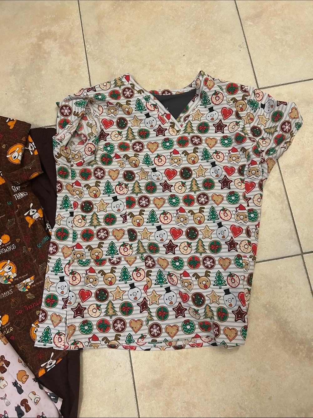 Universal sex scrub set + two scrub tops